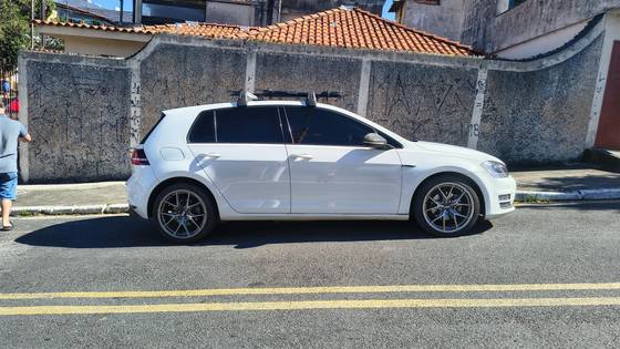 VOLKSWAGEN GOLF 1.4 TSI HIGHLINE 16V GASOLINA 4P AUTOMÁTICO VOLKSWAGEN GOLF 1.4 TSI HIGHLINE 16V GASOLINA 4P AUTOMÁTICO